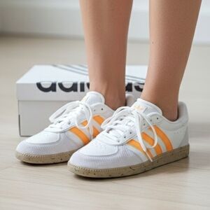 NWT Adidas Breaknet Sleek/women's/Stylish sneakers/ White/Orange/Cream/size 9